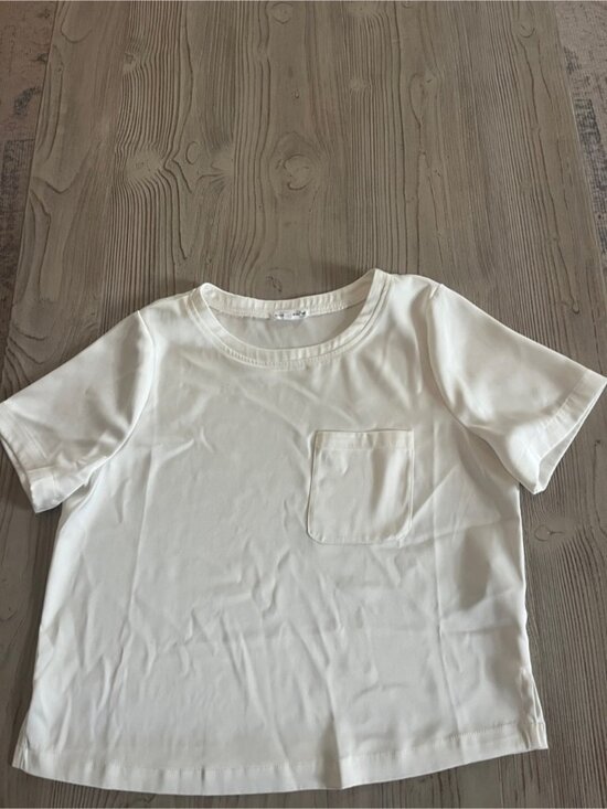 Tops - satin Cropped White Pocket Tee - Short Sleeve size 2